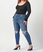 Load image into Gallery viewer, High Rise Twisted Side Seam Crop Skinny Jeans