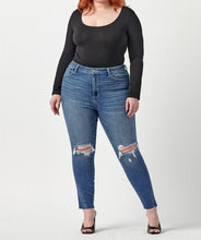 Load image into Gallery viewer, High Rise Twisted Side Seam Crop Skinny Jeans