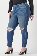Load image into Gallery viewer, High Rise Twisted Side Seam Crop Skinny Jeans