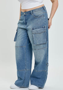 Mid Waisted Y2K Skater Cargo Pocket Jeans