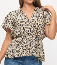 Load image into Gallery viewer, Floral peplum top
