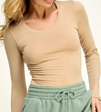 Load image into Gallery viewer, Basic Round Neck Long Sleeve Top
