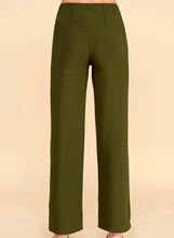 Load image into Gallery viewer, Pleated Straight Pants
