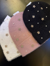 Load image into Gallery viewer, Pearl rhinestone flower beanie
