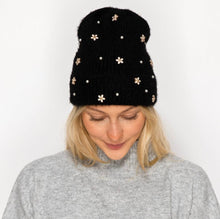 Load image into Gallery viewer, Pearl rhinestone flower beanie
