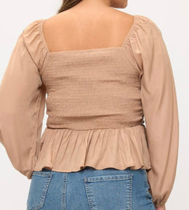 Sweetheart neck front ruched peplum top