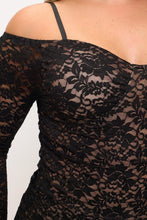 Load image into Gallery viewer, Plus Off Shoulder Lace Top
