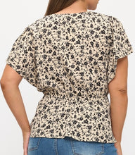 Load image into Gallery viewer, Floral peplum top
