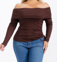 Load image into Gallery viewer, Off shoulder side ruched top
