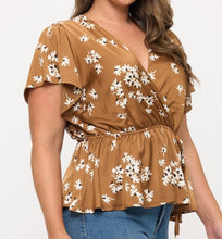 Load image into Gallery viewer, Floral print flutter sleeve top
