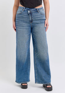 Low rise repositioned wide leg jeans