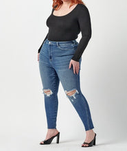 Load image into Gallery viewer, High Rise Twisted Side Seam Crop Skinny Jeans
